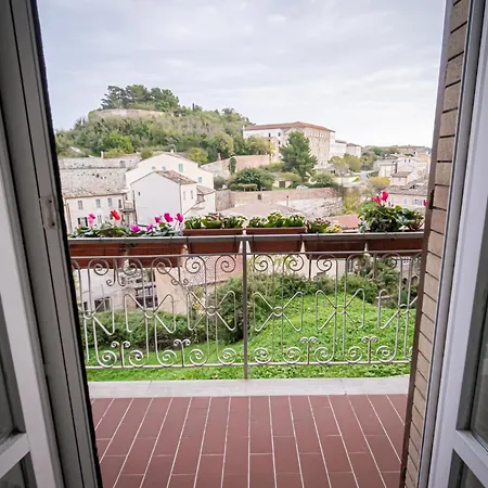 Con Balcone In Centro Storico Apartamento
